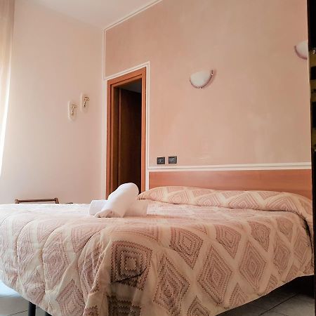 Hotel Marinoni Lomazzo Kültér fotó