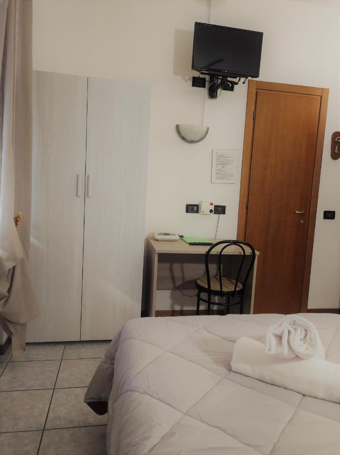 Hotel Marinoni Lomazzo Kültér fotó