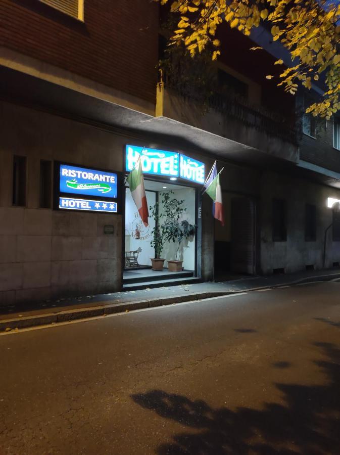 Hotel Marinoni Lomazzo Kültér fotó