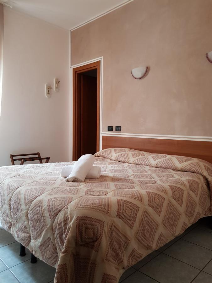 Hotel Marinoni Lomazzo Kültér fotó