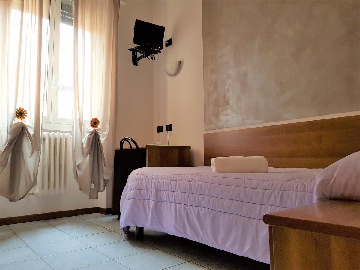 Hotel Marinoni Lomazzo Kültér fotó