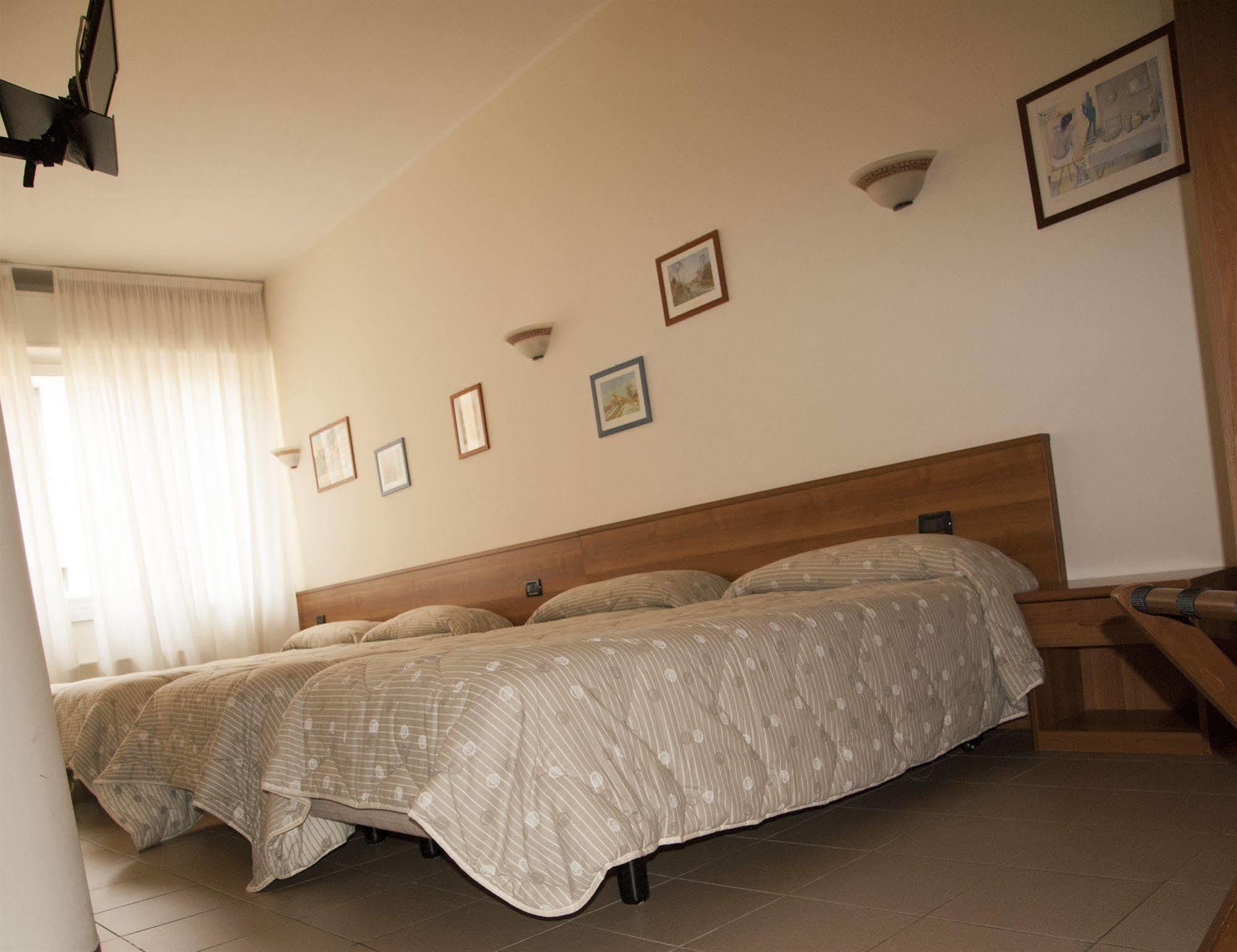 Hotel Marinoni Lomazzo Kültér fotó