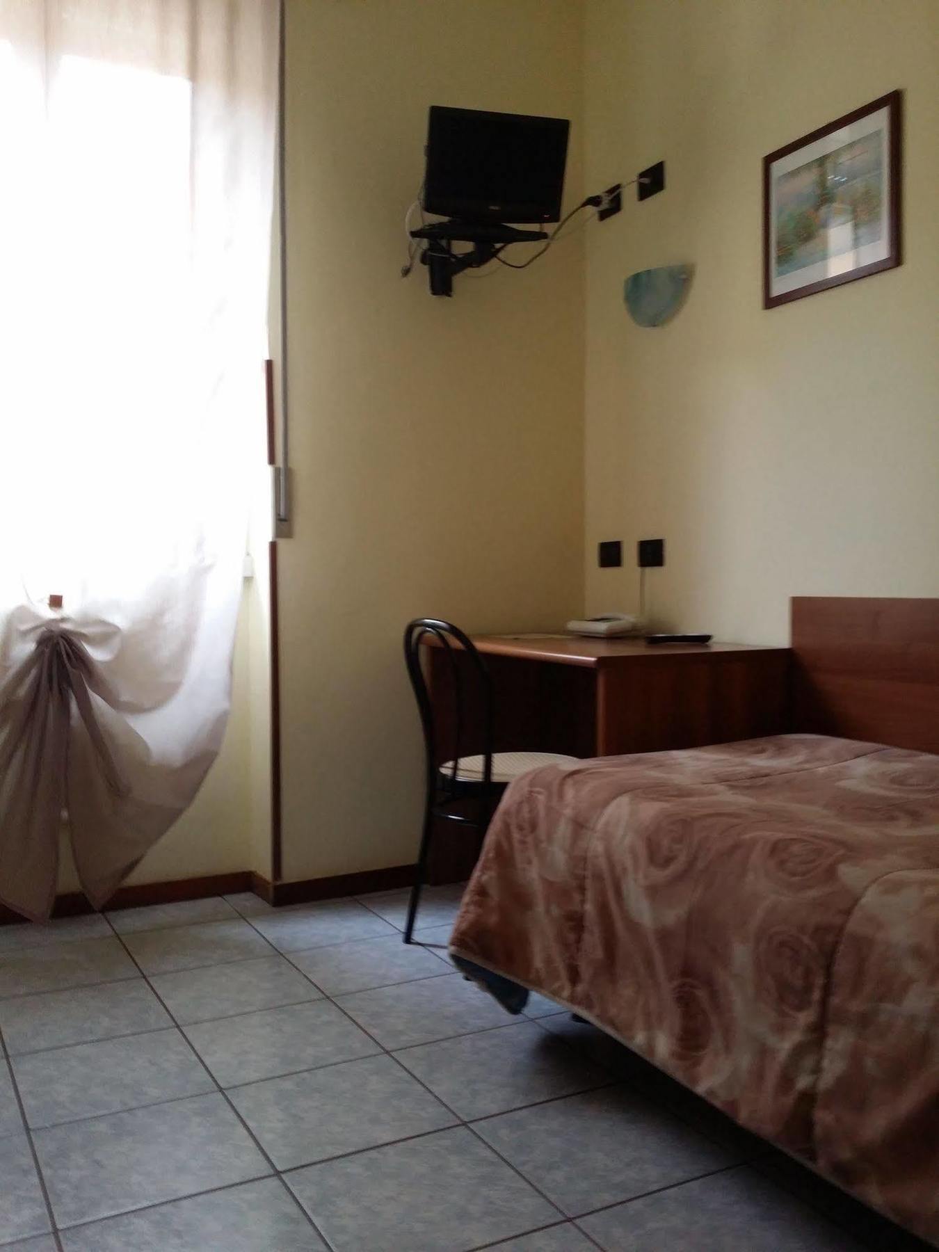 Hotel Marinoni Lomazzo Kültér fotó