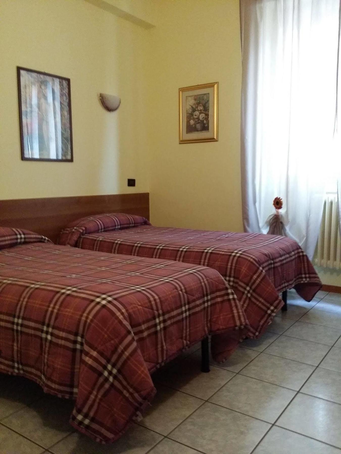 Hotel Marinoni Lomazzo Kültér fotó
