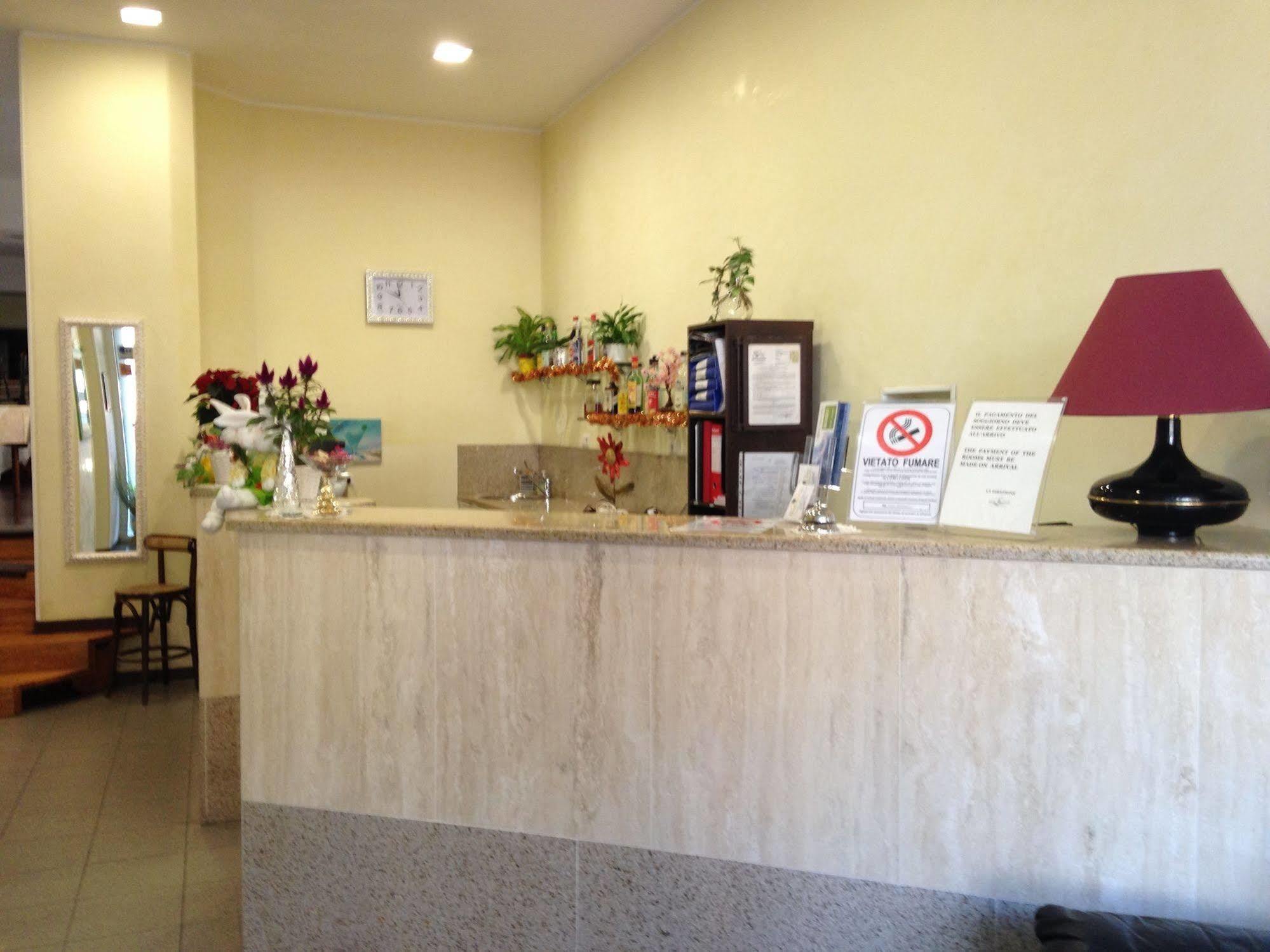 Hotel Marinoni Lomazzo Kültér fotó