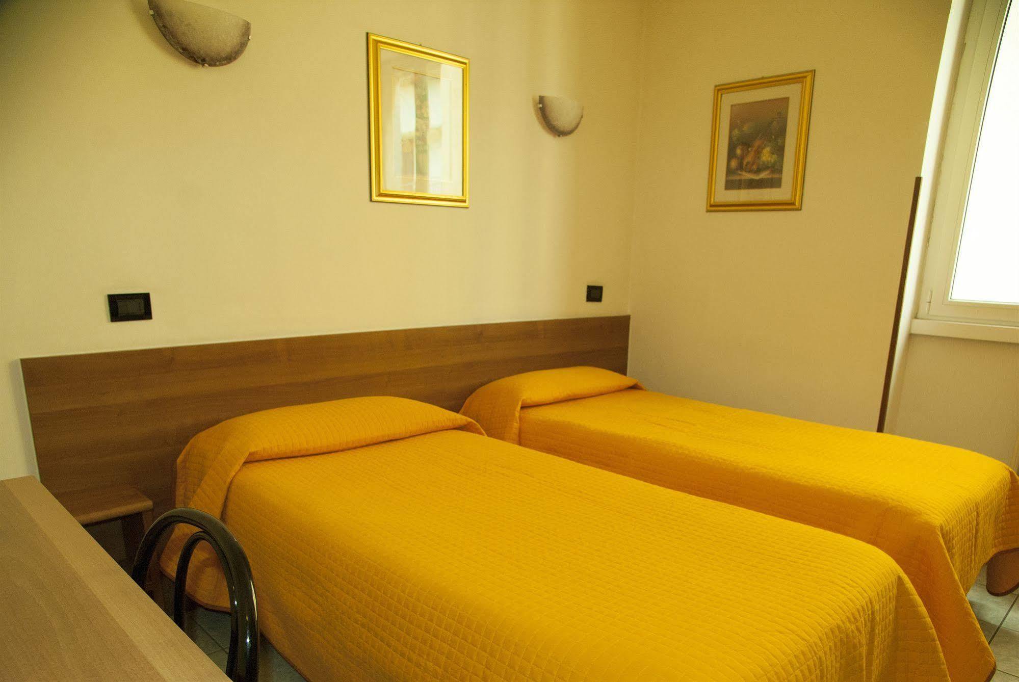Hotel Marinoni Lomazzo Kültér fotó
