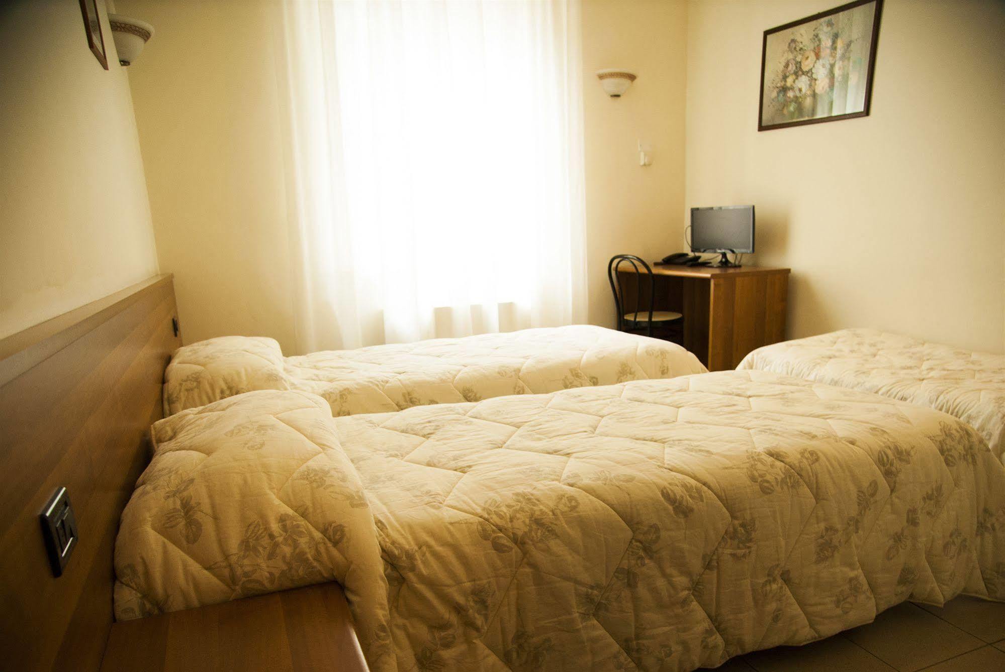 Hotel Marinoni Lomazzo Kültér fotó